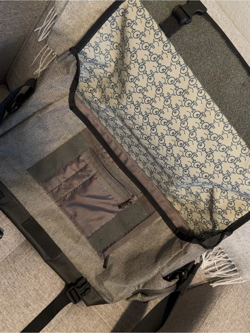 Timbuk2 Gray Messenger Bag with Black Accents